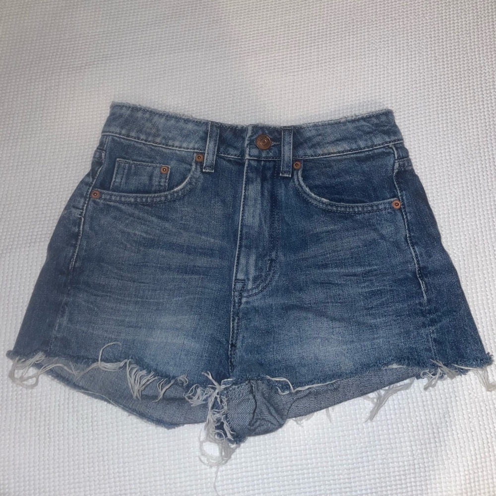 H&M Divided Distressed Jean shorts size US 4